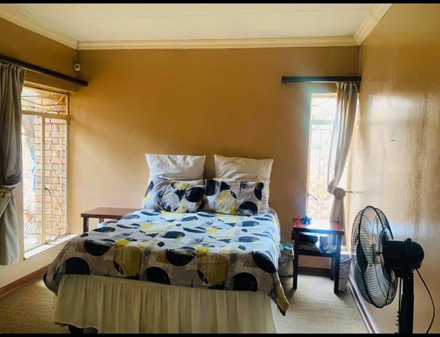 3 BEDROOM TOWNHOUSE FOR SALE IN VANDERBIJLPARK CW 3